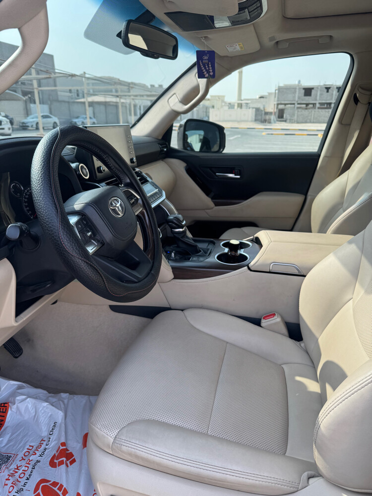 Land Cruiser 2022 GXR Black - 4