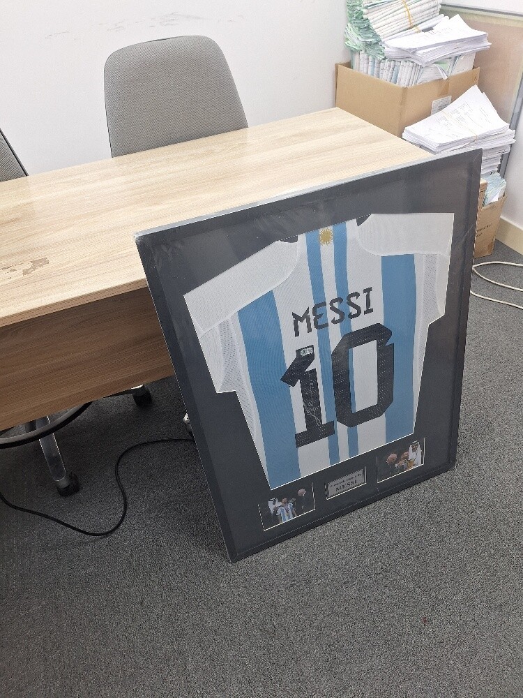 An authentic Jersey - 4