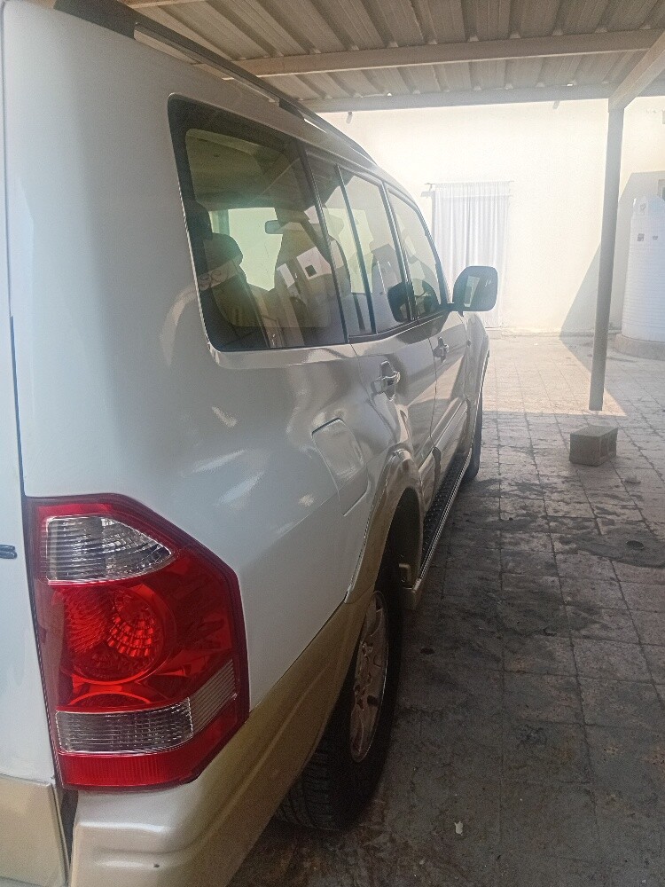 mitsubishi pajero swip small car - 1