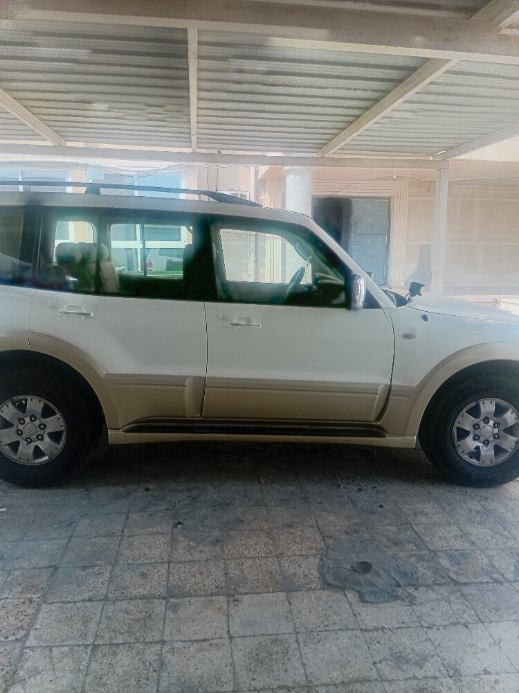 mitsubishi pajero swip small car - 2