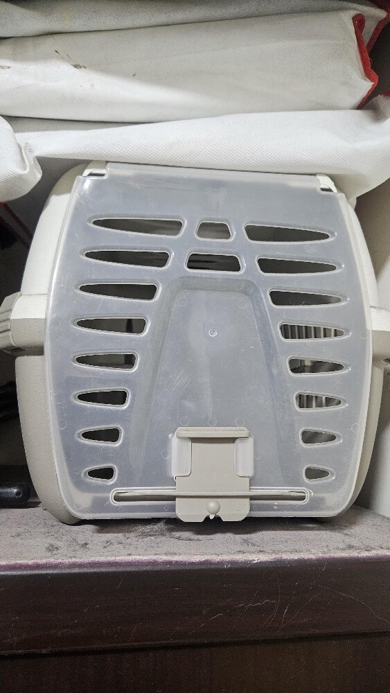 Cat Carrier / Pet Carrier - 1