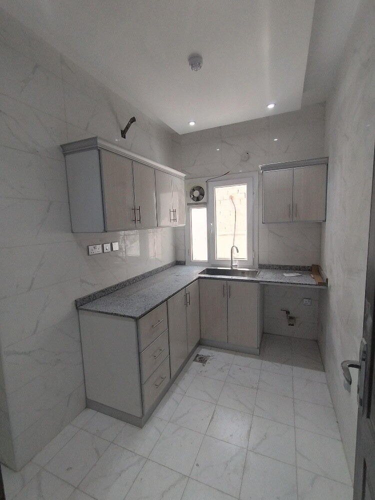 للبيع عماره جديدة 11 شقه سكنيه - 5