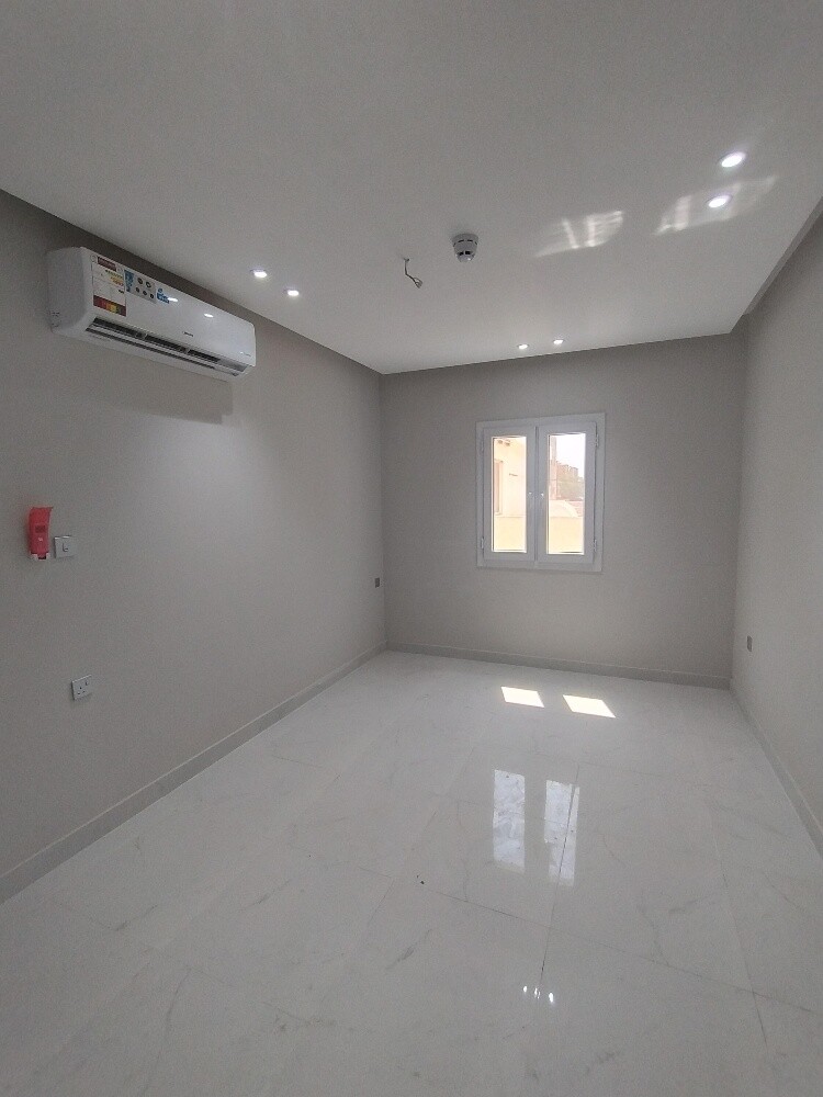 للبيع عماره جديدة 11 شقه سكنيه - 3