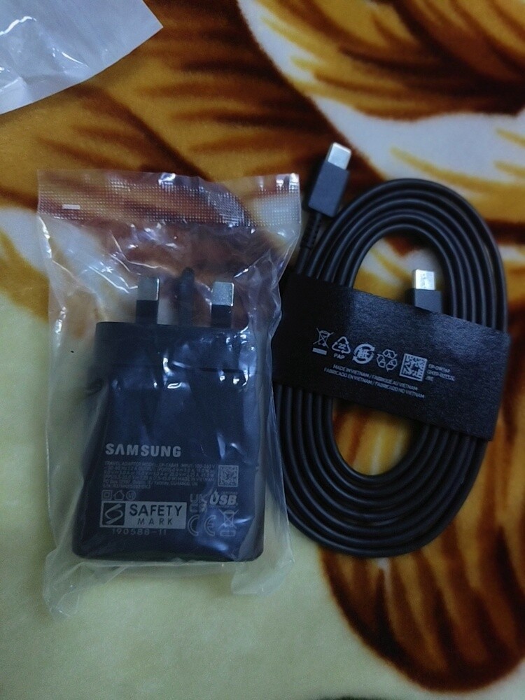 Galaxy Original Charger - 1