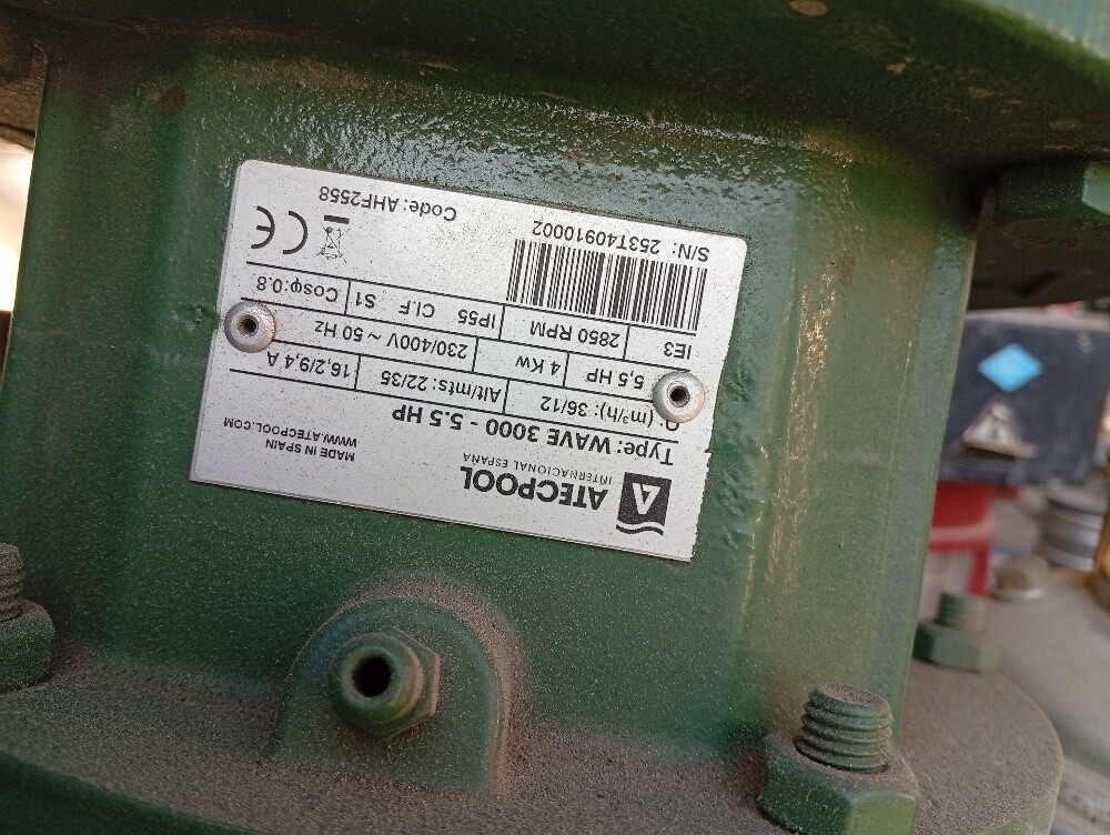 high-volume centrifugal pool pump. - 2