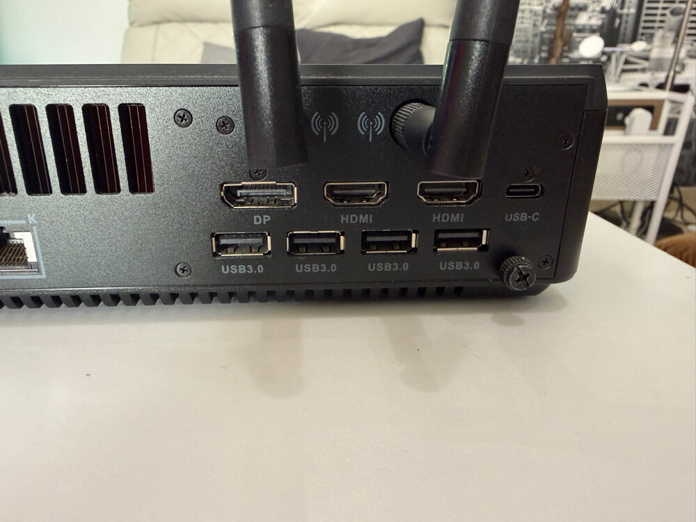 Zotac MAGNUS EN 2080 mini pc - 5