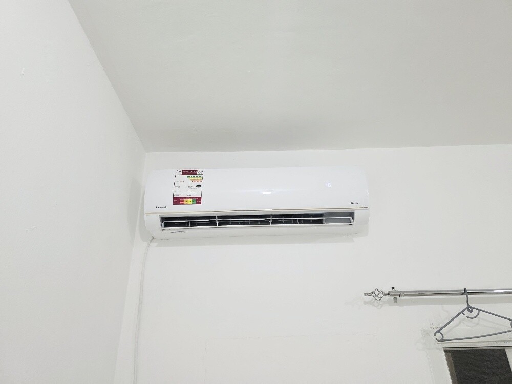 like new 1.5 ton Panasonie Ac - 2