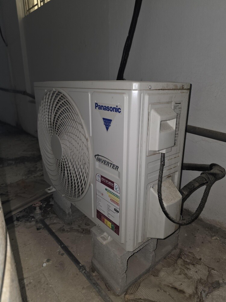 like new 1.5 ton Panasonie Ac - 3