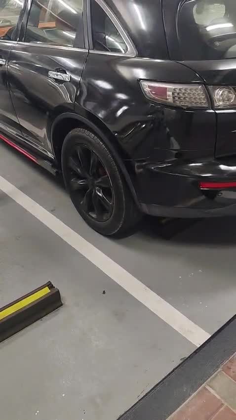 INFINITI FX35 - 10