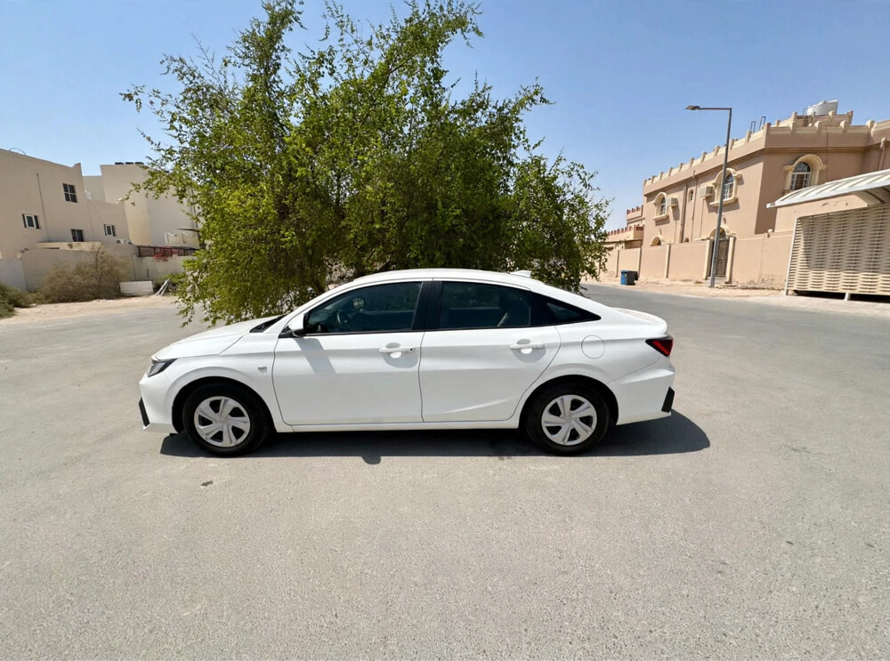 للبيع تويوتا ياريس سيدان 2023 - 2