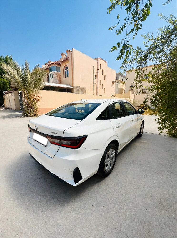 للبيع تويوتا ياريس سيدان 2023 - 1