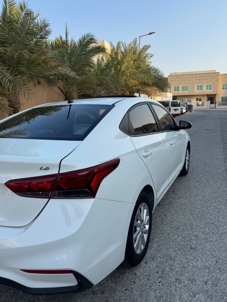 Hyundai accent full options - 2