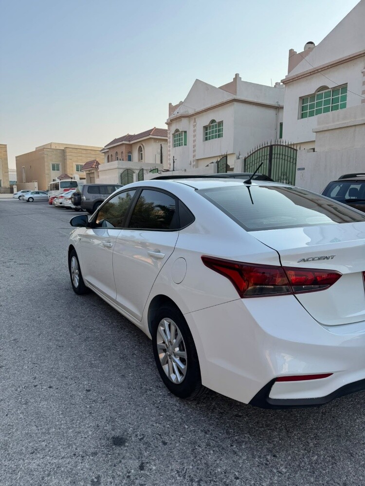 Hyundai accent full options - 4