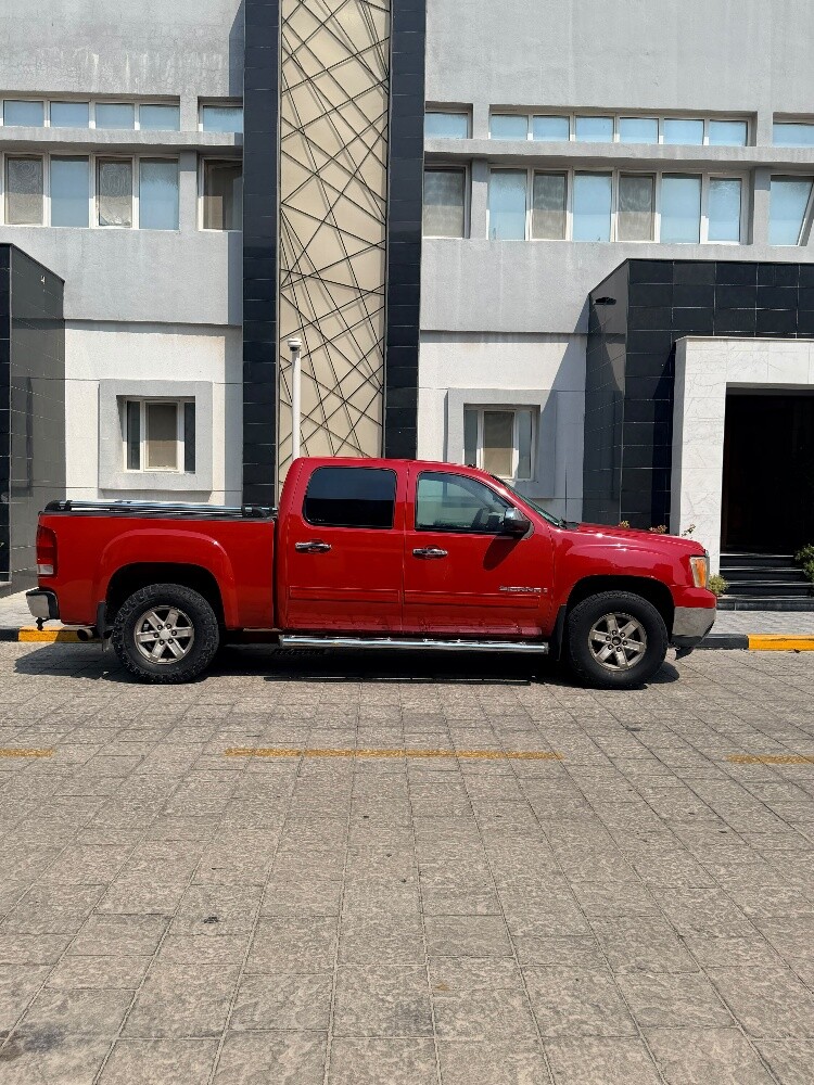 GMC Sierra SLE Low KM Red - 2
