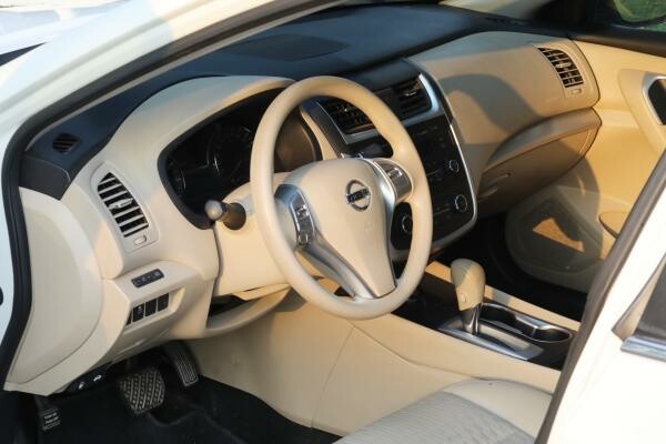 Nissan Altima  - S -  2017 - 10
