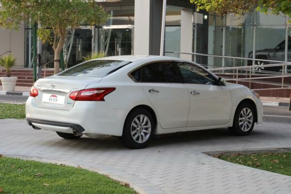 Nissan Altima  - S -  2017 - 5