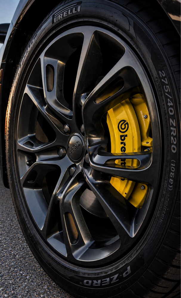 Jeep grand Cherokee SRT - 6