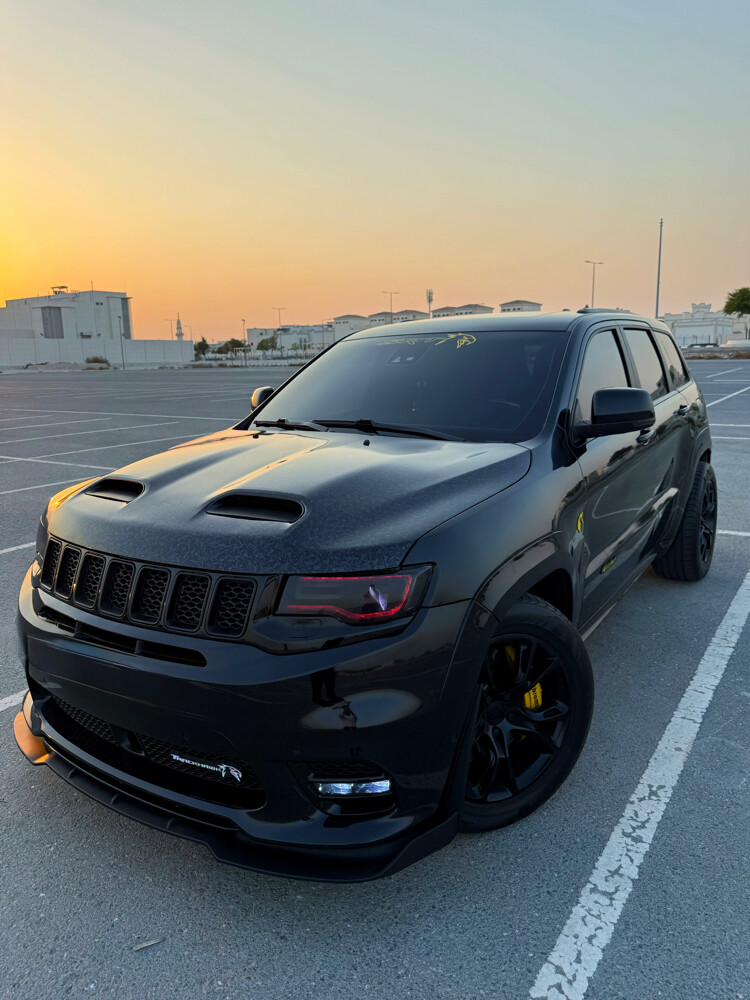 Jeep grand Cherokee SRT - 16