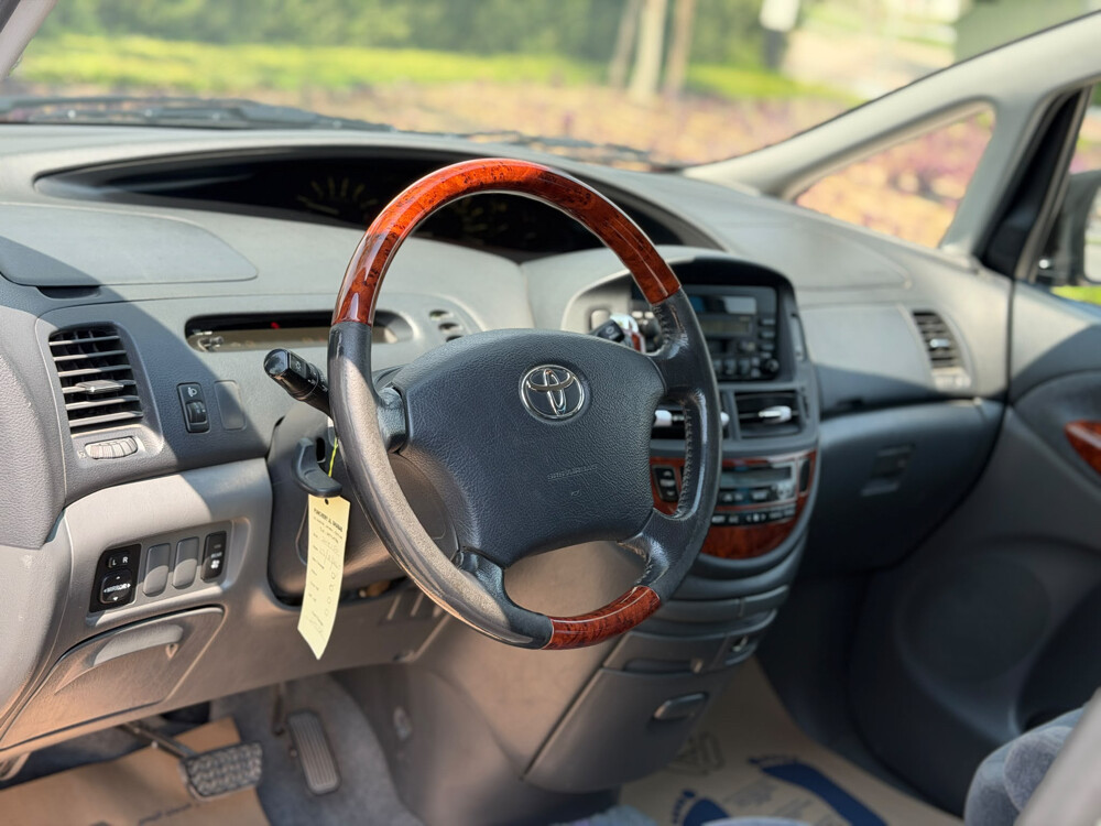 Toyota Previya - 10