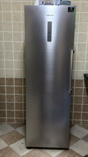 Samsung Upright Freezer (330L) - 1