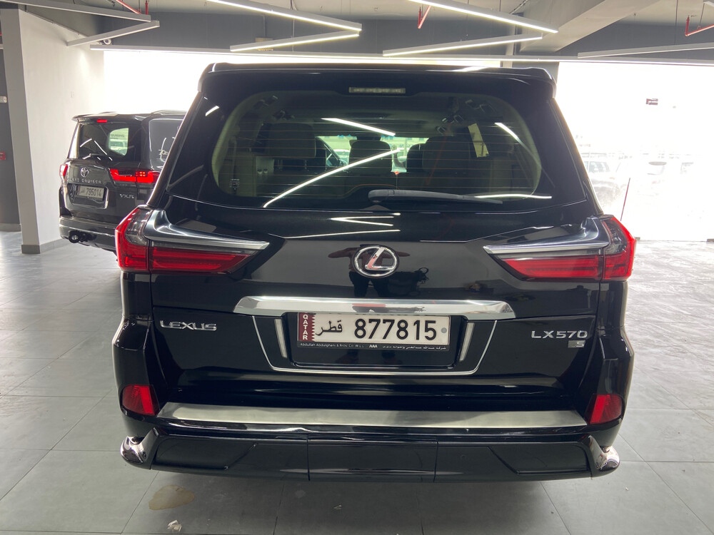 Lexus 2018 black - 2