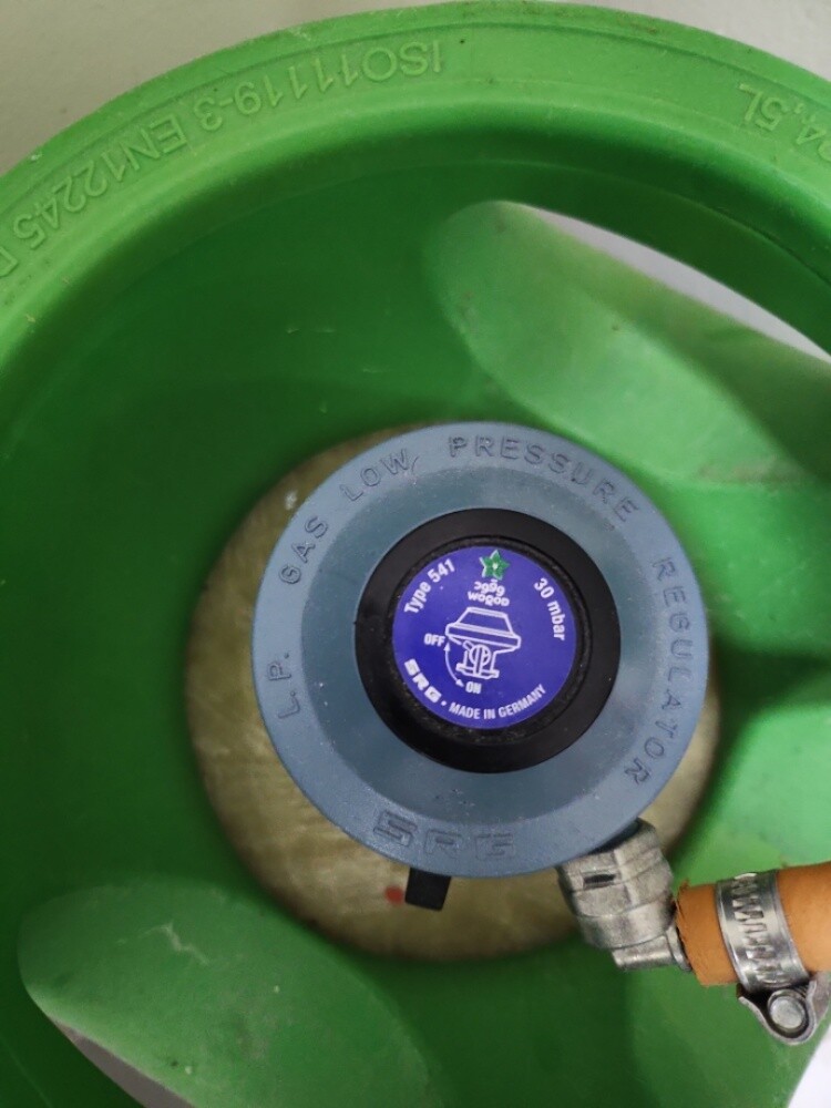 12 KG GAS CYLINDER & REGULATOR - 3