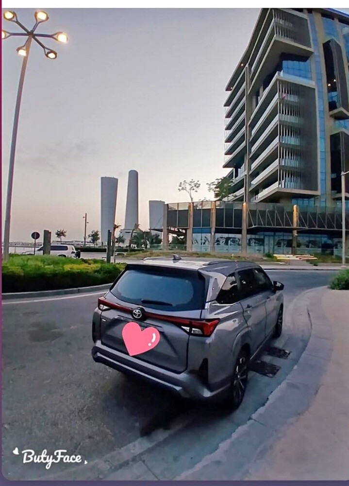 toyota veloz,with limo number plate - 1