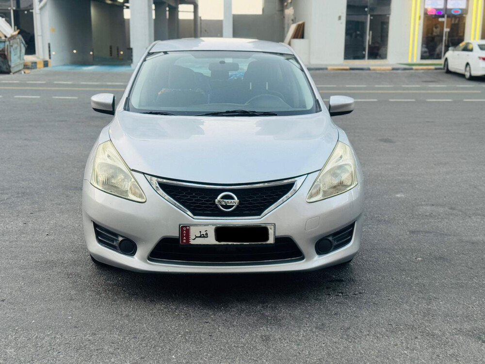 Nissan Tida hatback  - 1