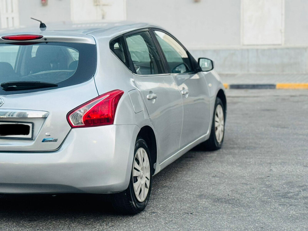 Nissan Tida hatback  - 4