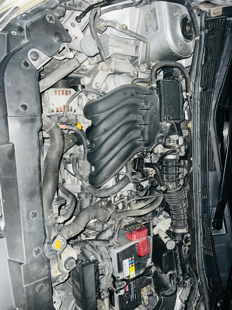Nissan Tida hatback  - 2