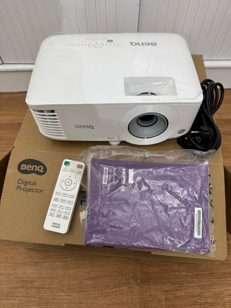 BenQ projector - 1