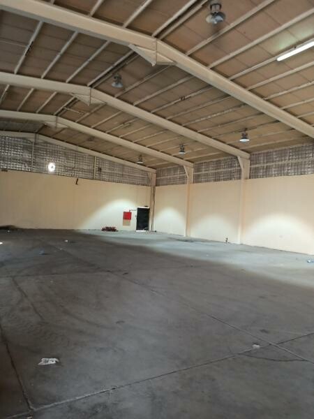 Car Garage With Rooms in Street 38 - 1