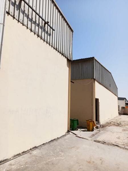 Car Garage With Rooms in Street 38 - 4