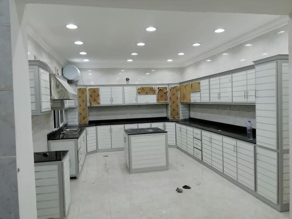Custom-made aluminum kitchens
Cus - 3