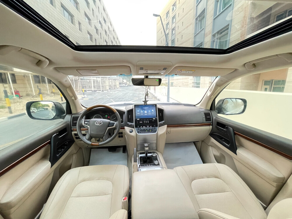 Toyota Land Cruiser 2018 GXR Grand  - 9
