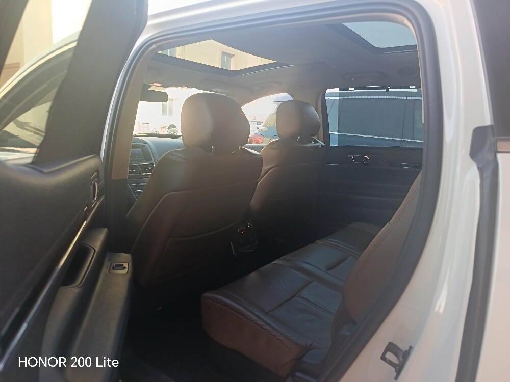 Lincoln MKT original paint - 5