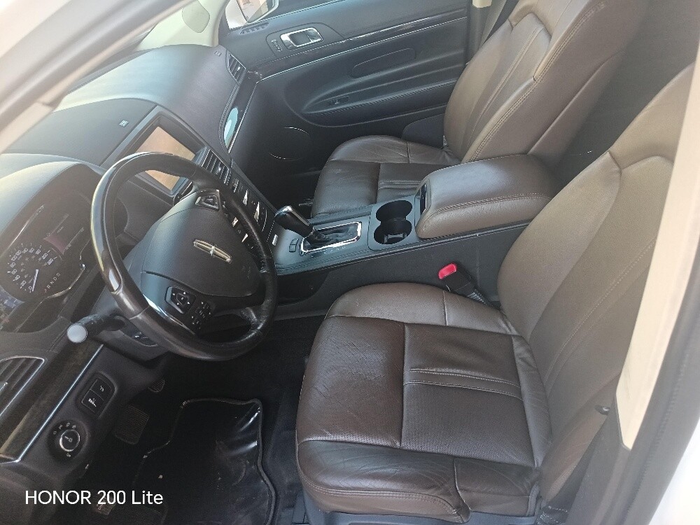Lincoln MKT original paint - 4