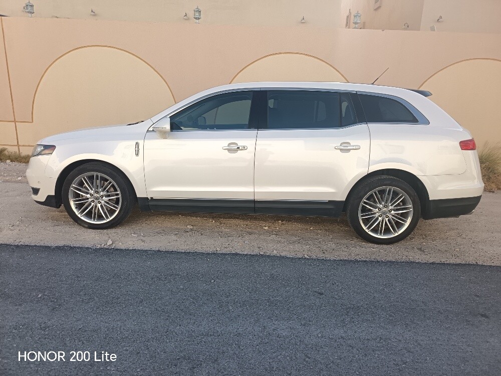 Lincoln MKT original paint - 16