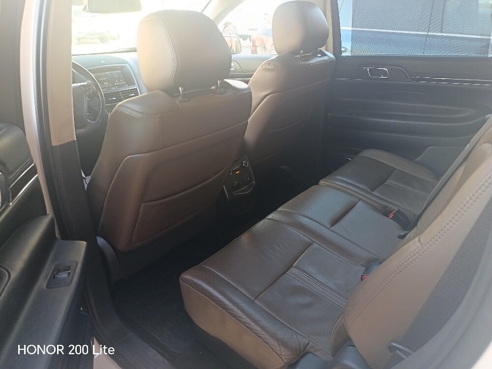 Lincoln MKT original paint - 6