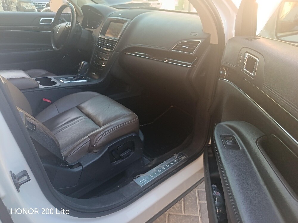 Lincoln MKT original paint - 12