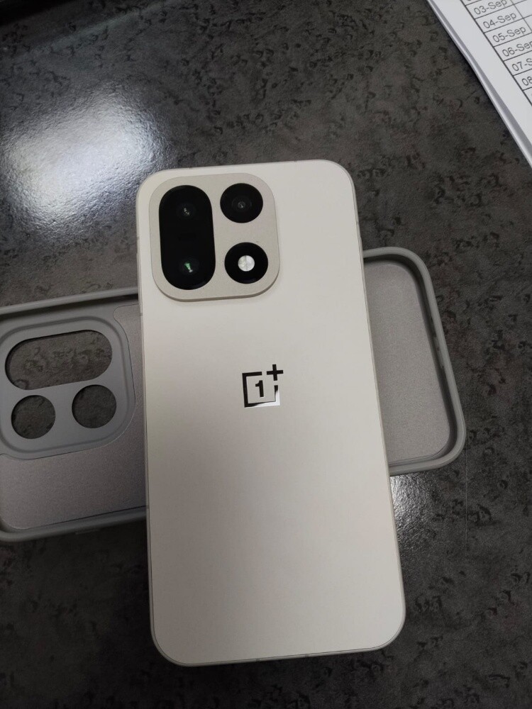OnePlus 15 16/512 - 3