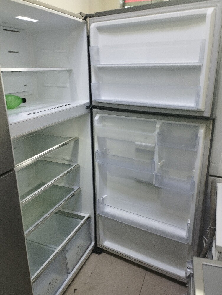 Samsung fridge with water dispenser - 4