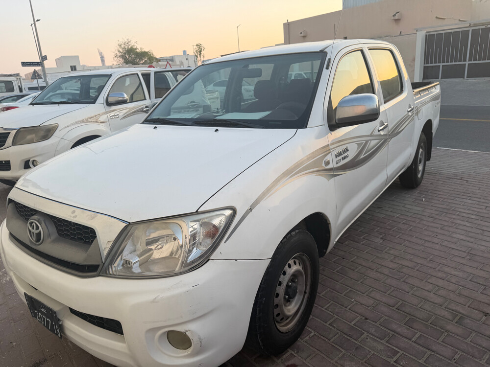 hilux Pikup 2x2 for sale automatic  - 1