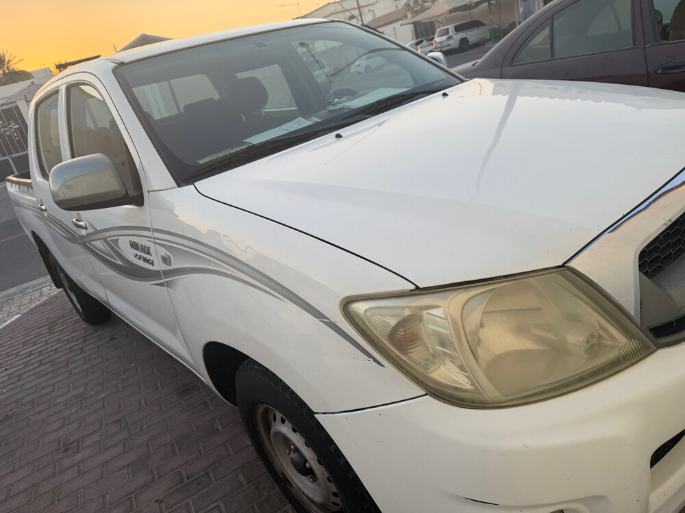 hilux Pikup 2x2 for sale automatic  - 2