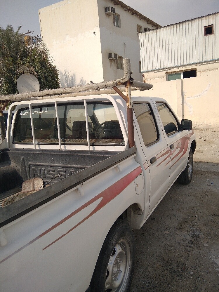 Nissan pickup - 5