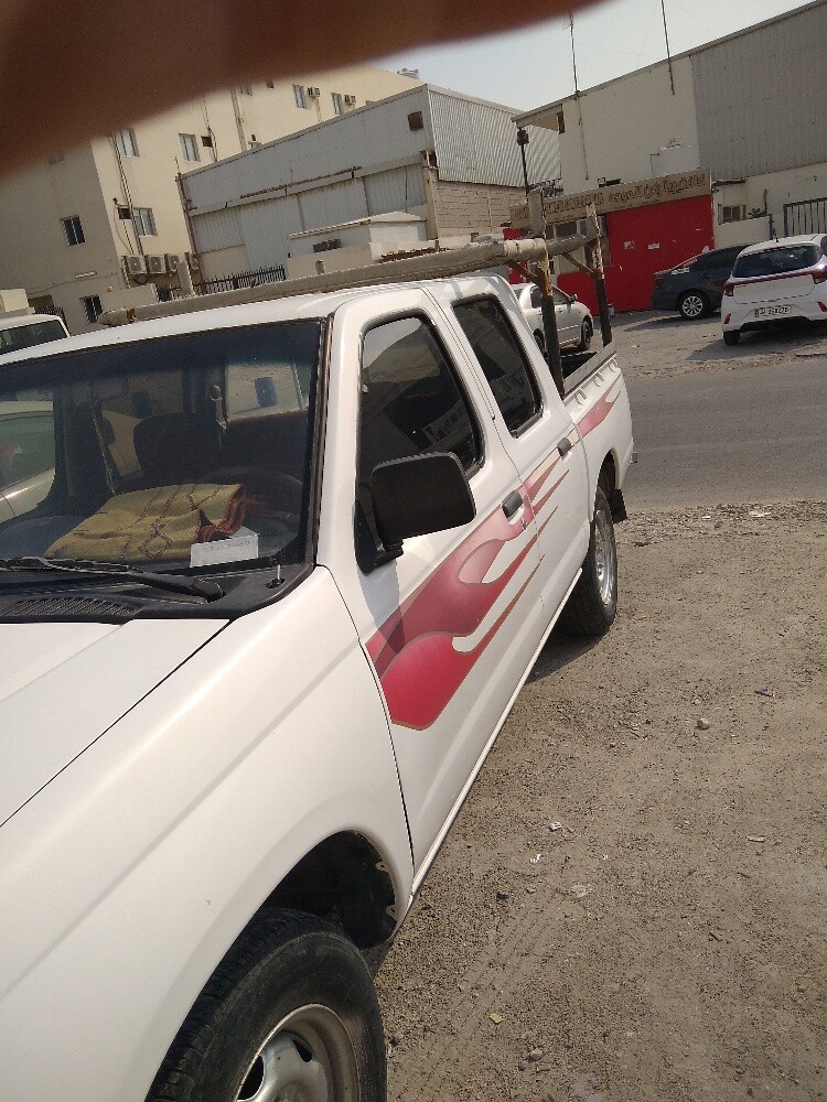Nissan pickup - 2