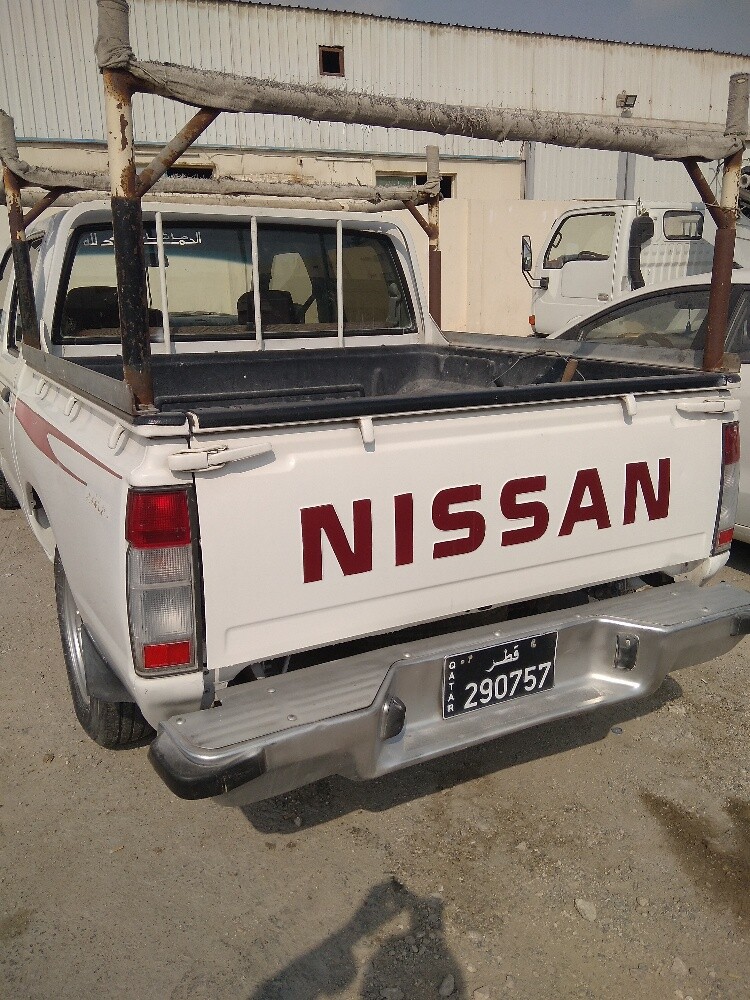 Nissan pickup - 4