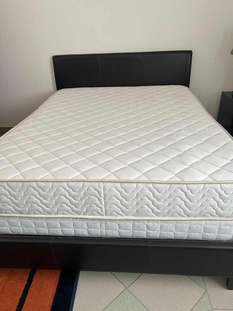 queen size bed - 2