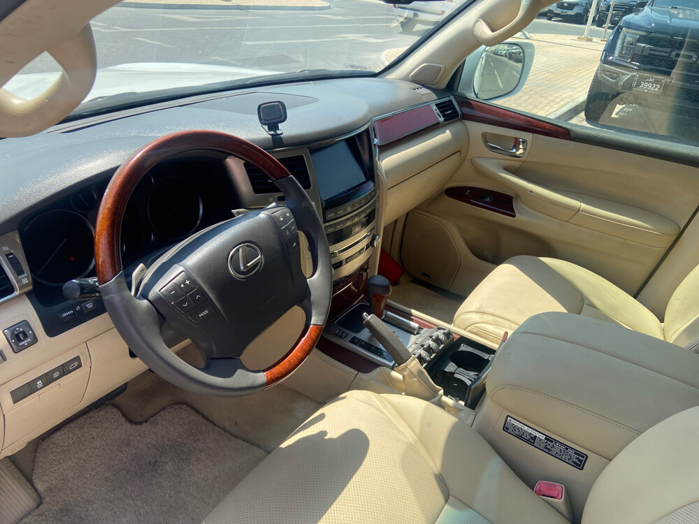 Lexus 2014 white - 9