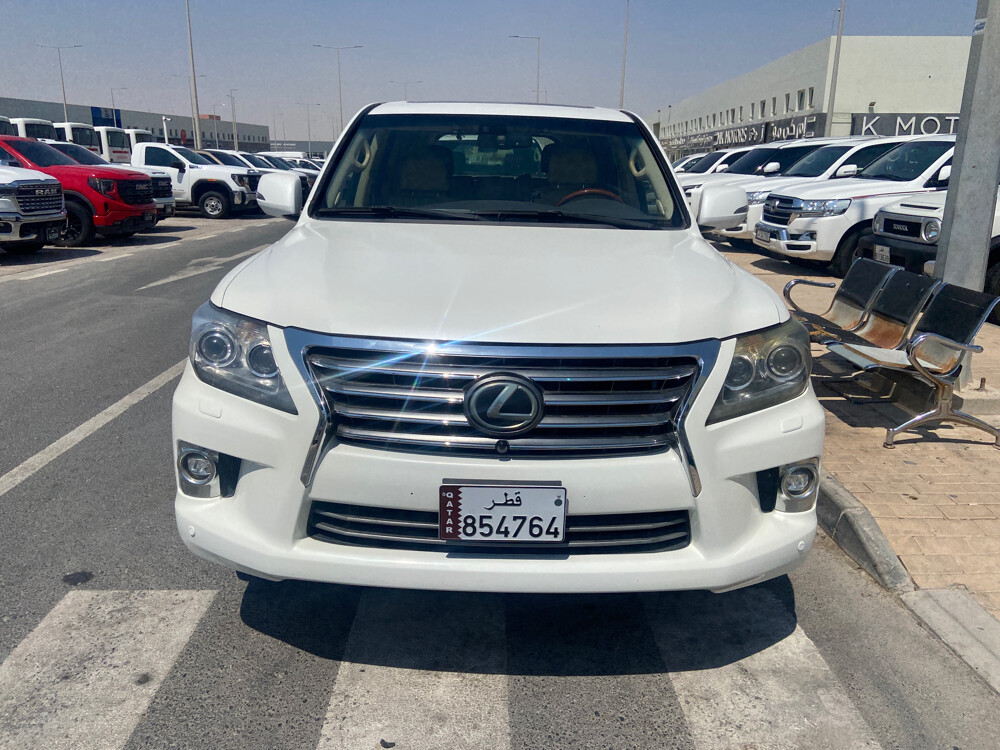 Lexus 2014 white - 1